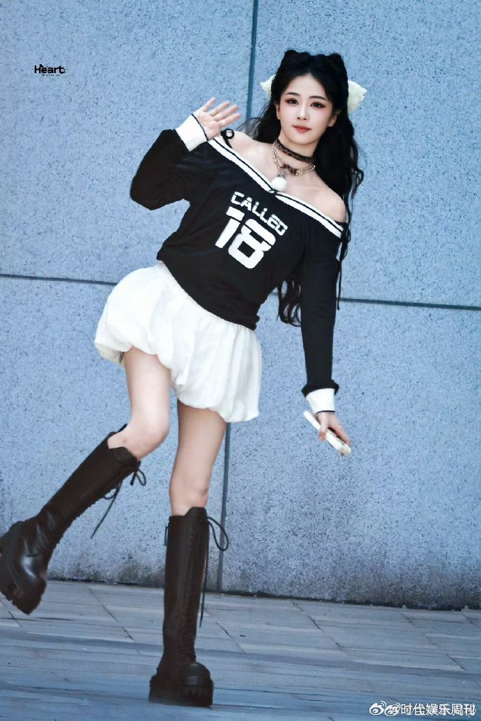 金鹤龙给白鹿化的鹿系小野猫妆白鹿鹿系小野猫白鹿说张真源撕名牌变强了白鹿的鹿系小野