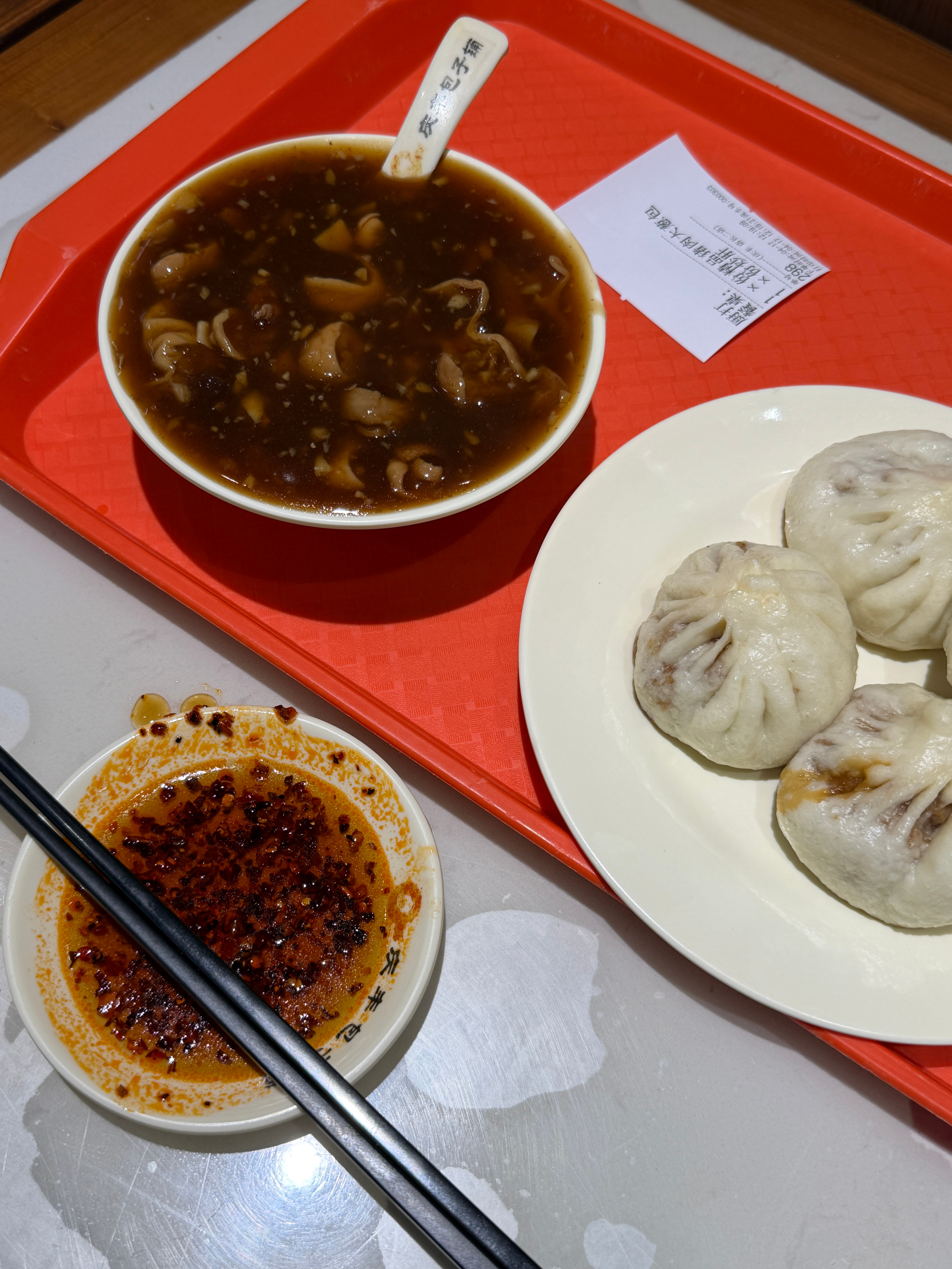 时隔N年再次挑战《庆丰包子》果然没有让我失望，一如既往的难吃！包子能吃，但这炒肝