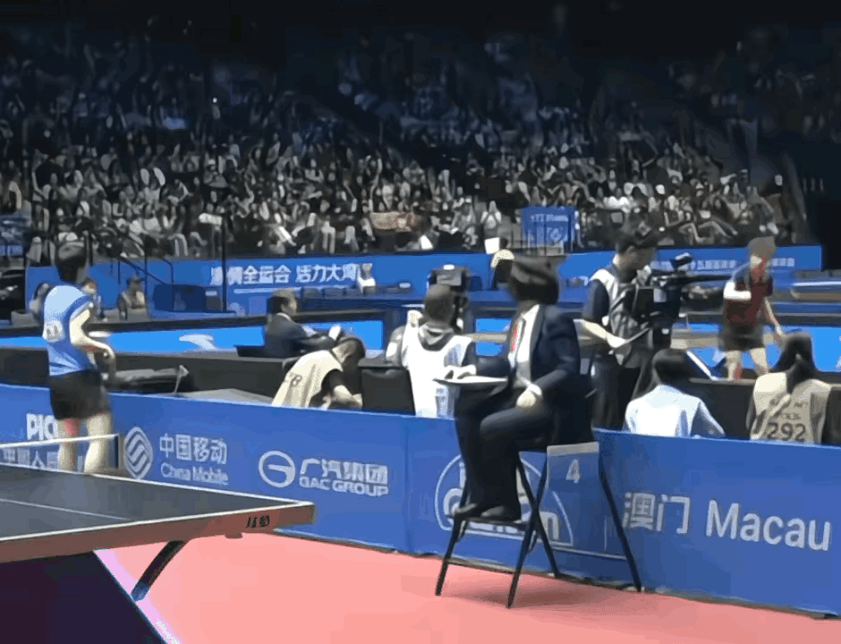 高远的双标太明显啦！昨天半决赛，曼昱的球飞他那，他跟捧宝贝似的轻柔抛回，网友直呼