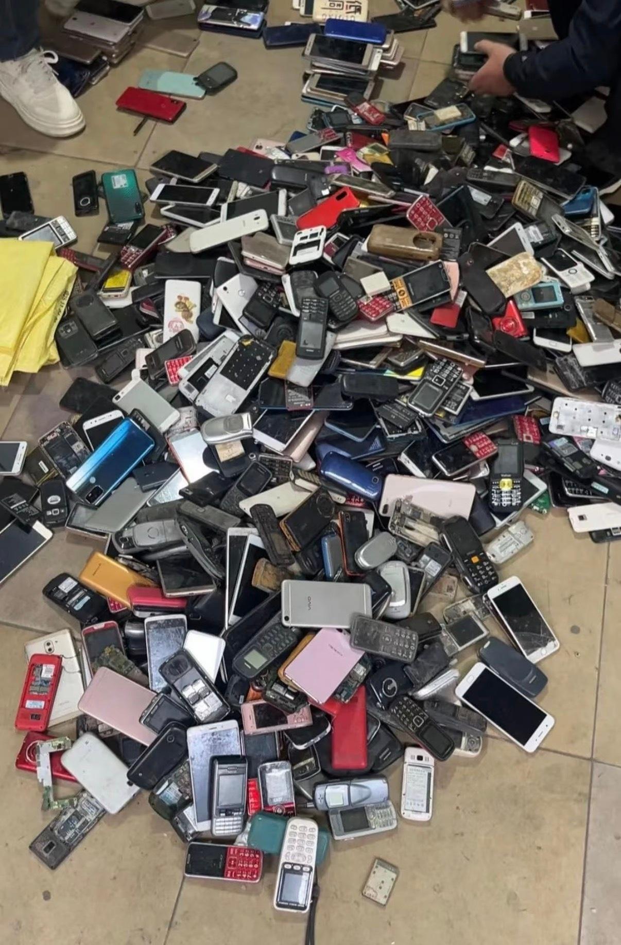 3部旧手机换一台iPhone？我朋友去年扔了一部，现在想扇自己！
先说我朋友的事