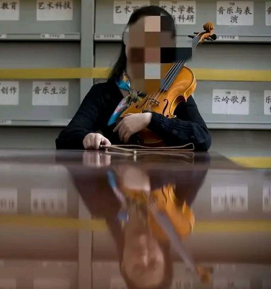 触目惊心！92年出生，已双开的李雪追求的“低级趣味”这么多！

实际上在近些年上