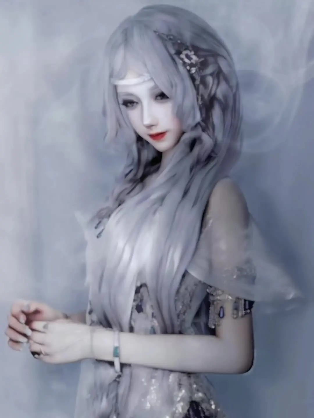 “银尘”罕见的强大的反派女性角色