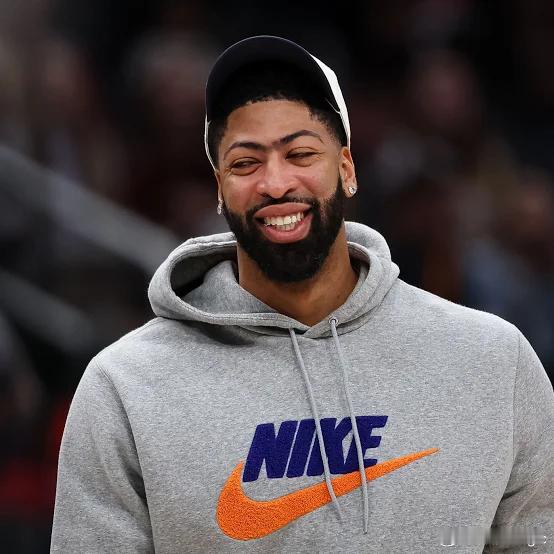 安东尼-戴维斯 明确留队！奇才赛季总结会表态全力以赴 今日，奇才队召开赛季总结会