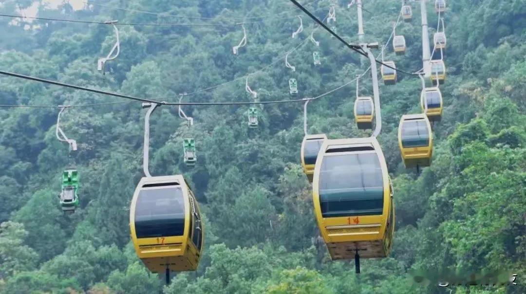 3. 中国旅游资源顶级但体验闹心：五一等节假日，旅游体验差的吐槽刷屏。中国旅游资