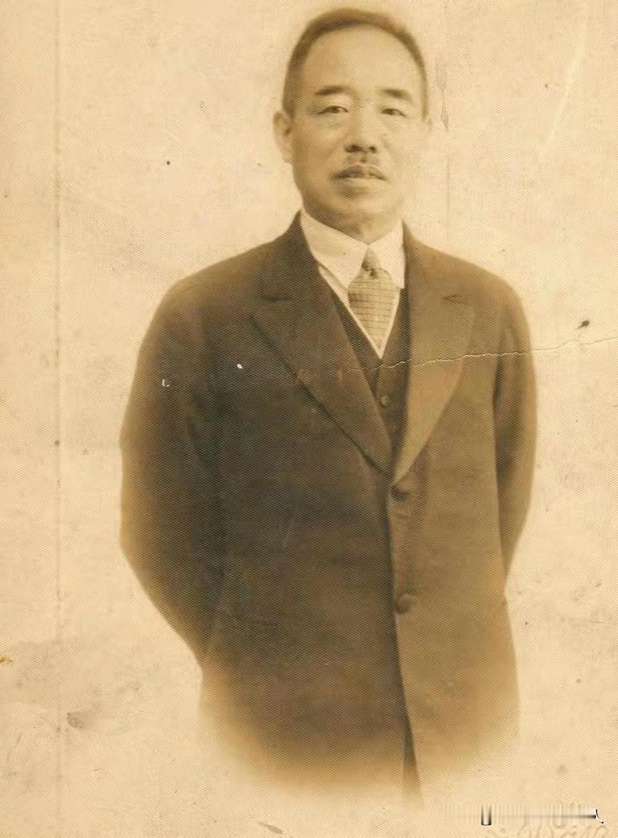 斯烈
斯烈（1882年—1953年4月5日），字夔磬，诸暨市斯宅人，毕业于浙江武
