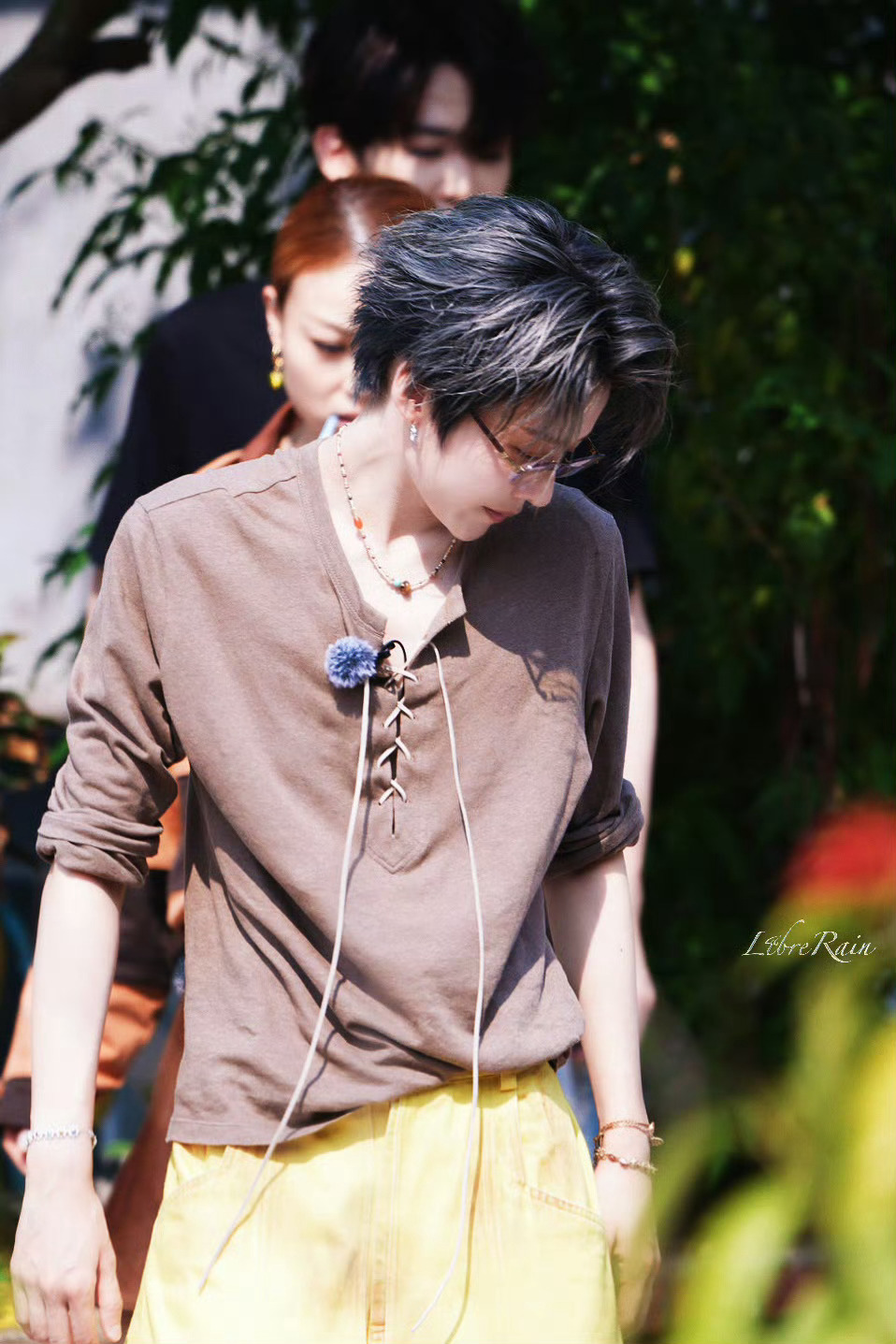 无框眼镜…微微解开第一颗扣子的衣领🥵刘雨昕我现在就要倒在你的怀里刘雨昕无框眼镜