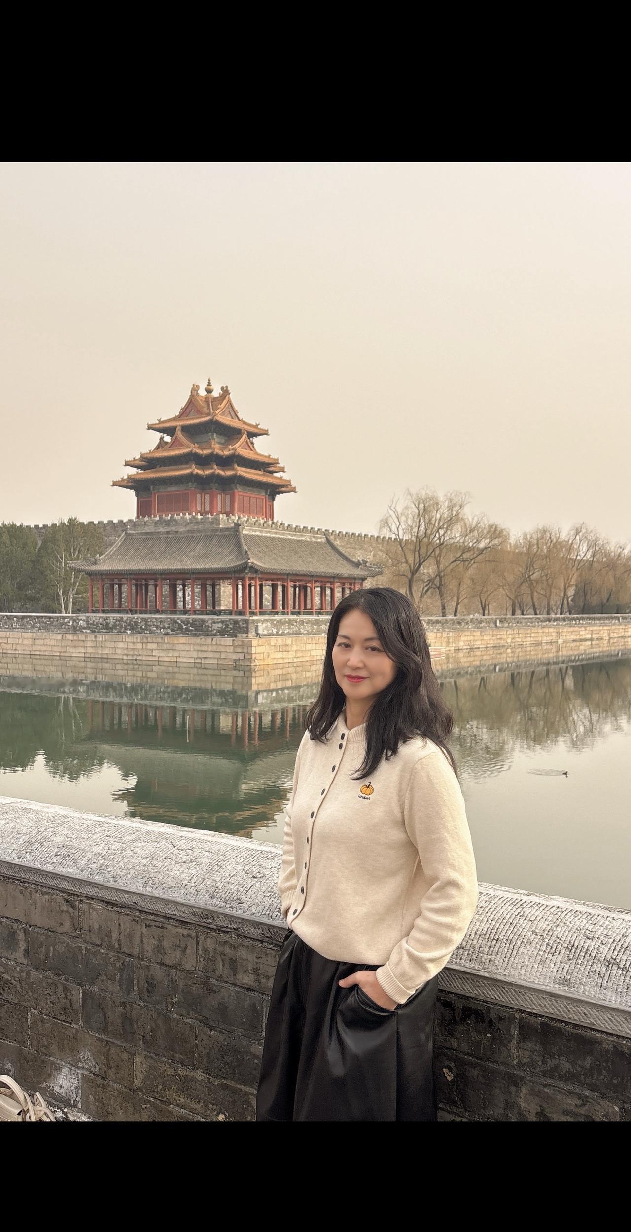 时光一去不回头，年这么快就过完了，时间就是在我们不经意间悄悄地流走了，要想回去，