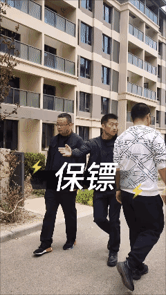 保镖——位置变换的 及时处置 快速撤离 👍