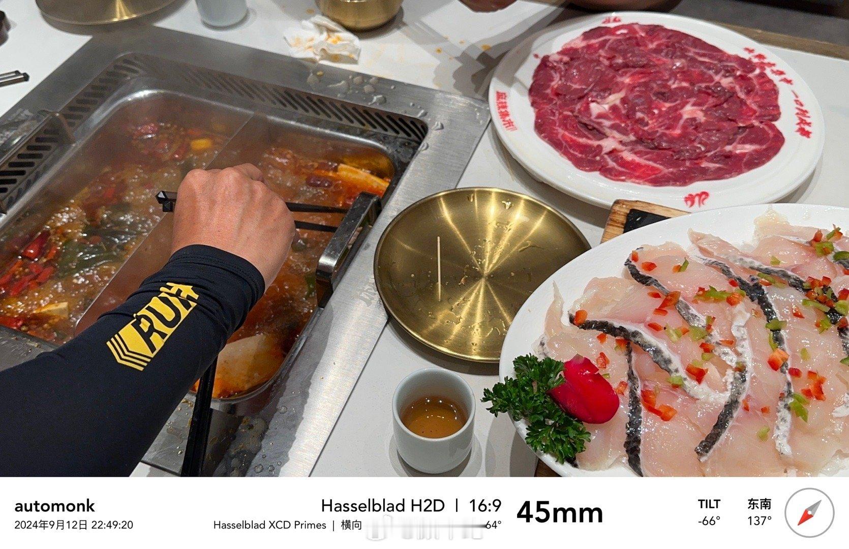 返程至梨城库尔勒终于吃到麻辣口爽的火锅一个字，巴适得板……😋  ​​​