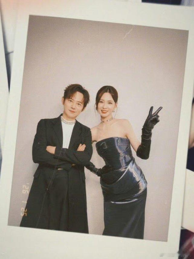 沈梦辰发文感谢何炅谁懂啊！沈梦辰的小作文里全是对何老师的信任，这种安心感真的太戳