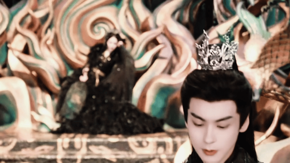 魏哲鸣白日提灯阴湿对味儿了晏柯人设也太带感了！对女主贺思慕偏执深情，又贪恋权力，