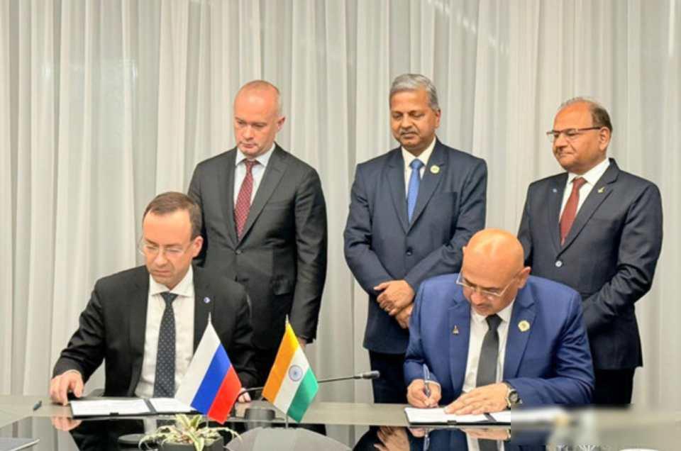 普京访印前夜签协议，俄印合作藏猫腻，中国早不跟他们玩了

2025年10月底普京