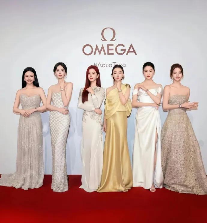 在我心里，一众女明星里刘诗诗的美是独一份的——不是那种咄咄逼人的惊艳，是如春日晚
