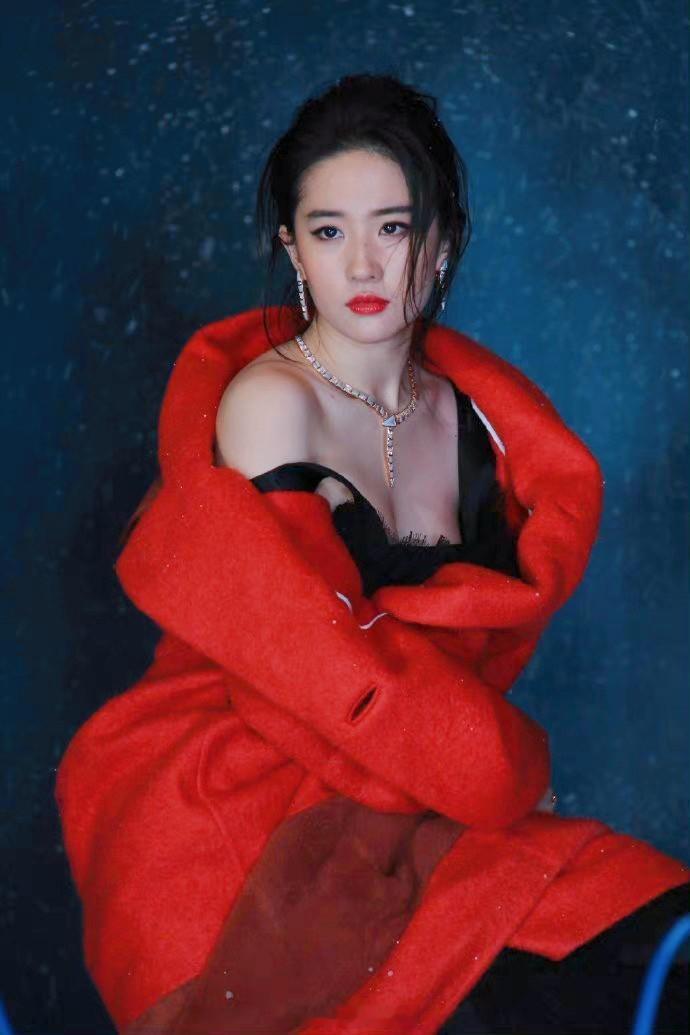 刘亦菲冷艳性感风写真 