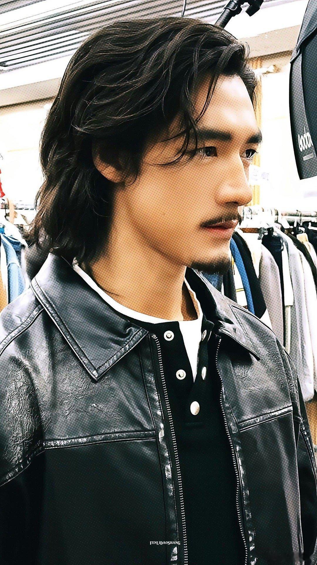 没看出来双胞胎都是此沙演的 看完《捕风追影》真没反应过来，双胞胎居然都是此沙演的