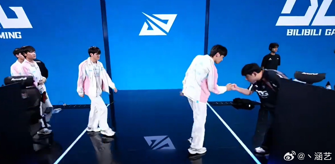 EDG8连败。。。EDG8连败Jiejie力竭了BLG对战EDG