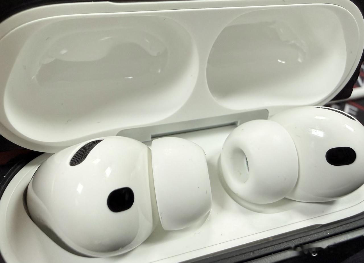 试了好多款降噪耳机，降噪还得是Airpods pro3，尤其是底噪控制特别好，基