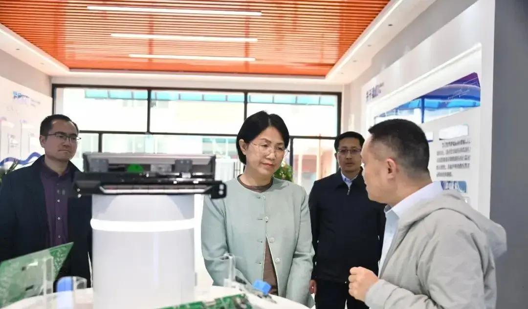 1月27日，武平县主要领导带队深入多个项目现场，检查推进情况并现场解决问题。这次