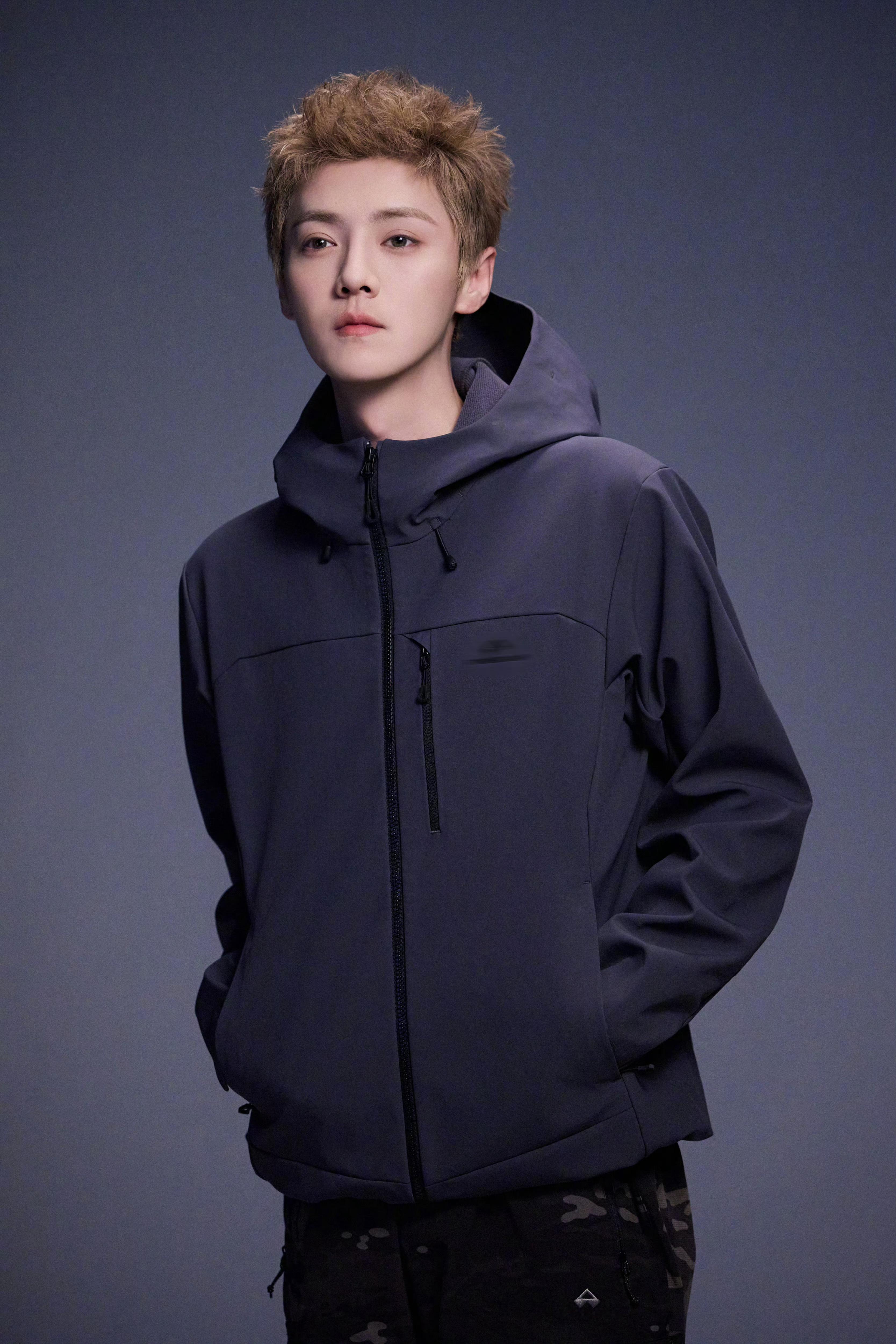 鹿晗 🦌歌手鹿晗 只能听风从我掠过，我们想要挽留得太多，任凭时间阵阵吹过，直到