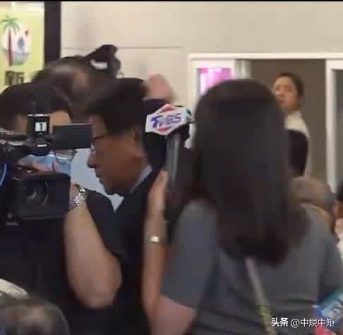 国民党文传会主委陈以信今（19日）在社媒发文表示，谴责赖办秘书长潘孟安肘击记者，
