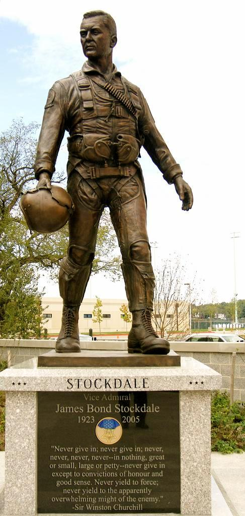 MD一等人“阿利·伯克”级导弹驱逐舰“斯托克代尔”号（DDG-106）在海外部署