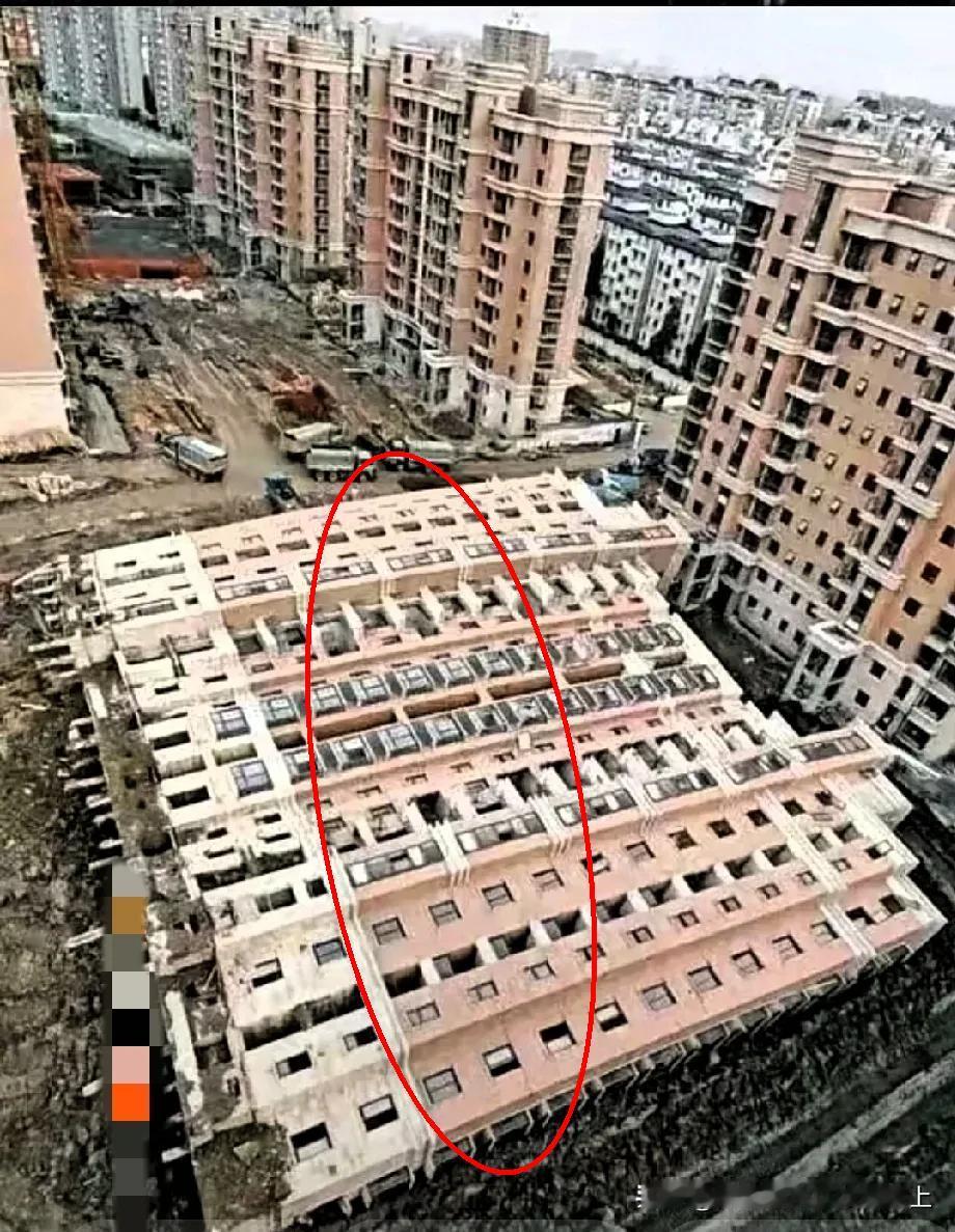 15年前上海"楼倒倒"事件真相曝光，背后这3个原因让人后怕！
当年这张"楼脆脆"