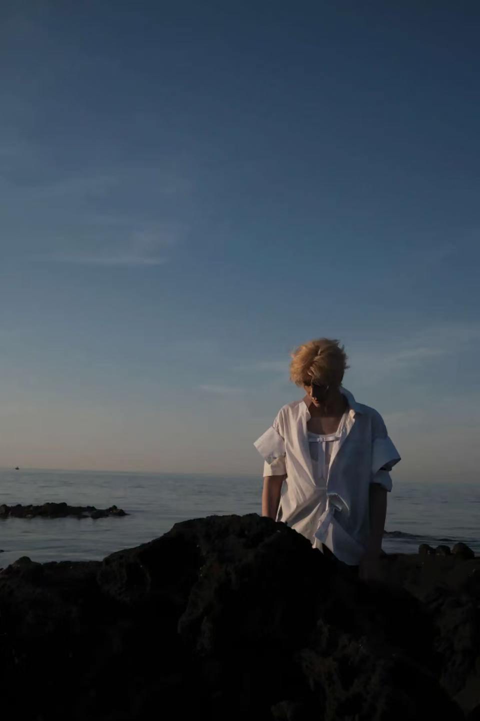 展轩 💙sofigaro展轩封面 "风奏响冬日的序曲,我愿你能和太阳一样熠熠生