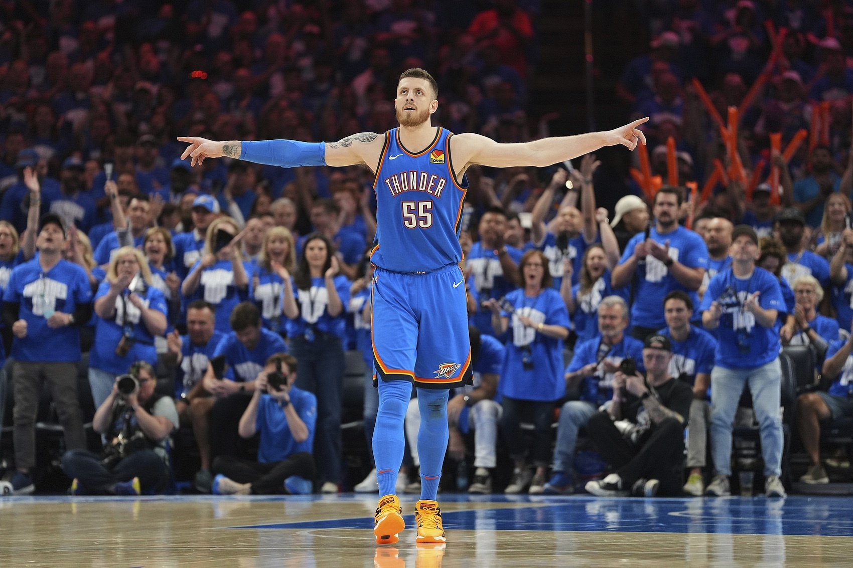 NBA 不可或缺！哈滕系列赛场均8.8分9.3板3助1.8断0.8帽 命中率80