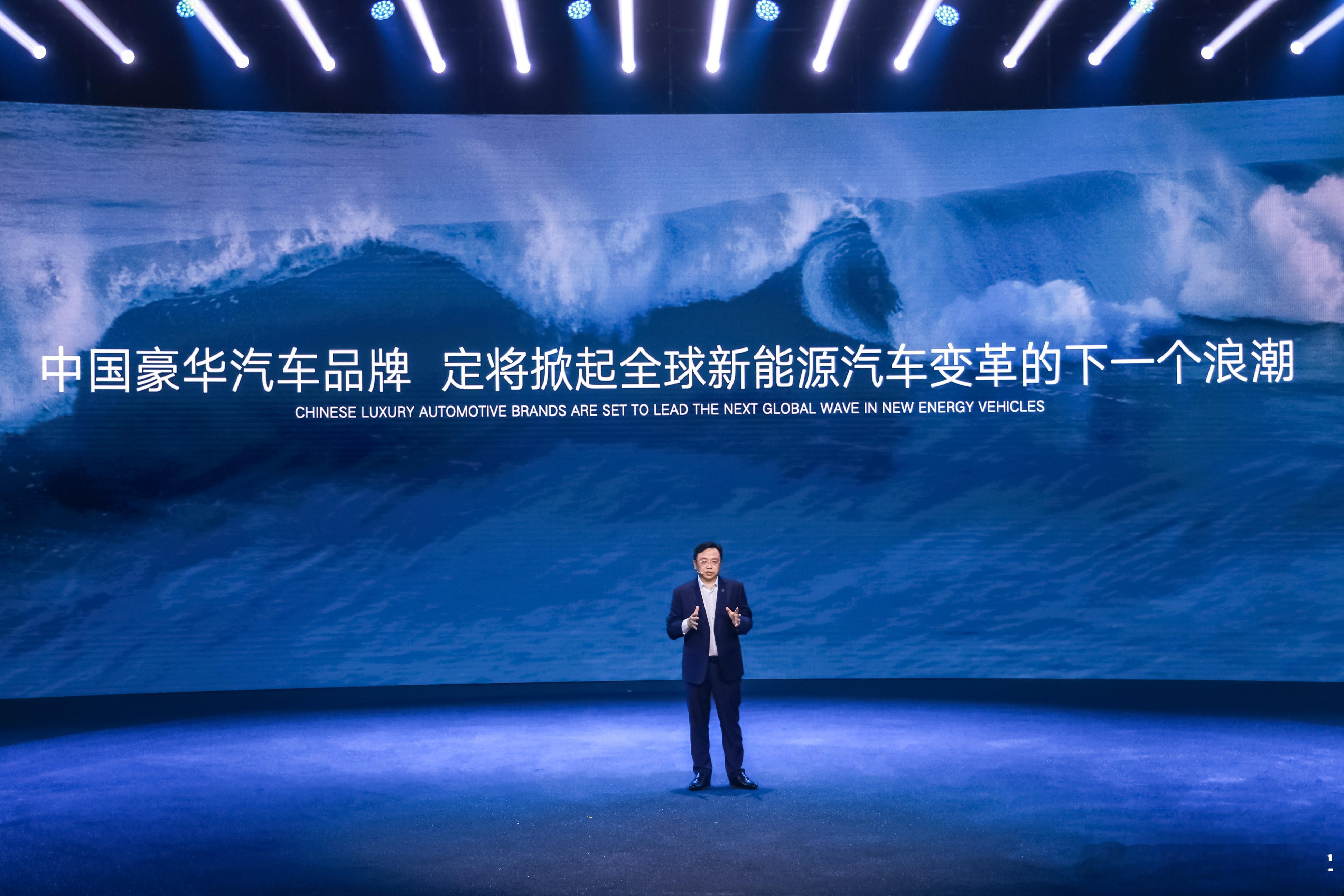 按照常理来讲，一般很少有人会在30万+的市场谈“性价比”，因为这个市场对于豪华感