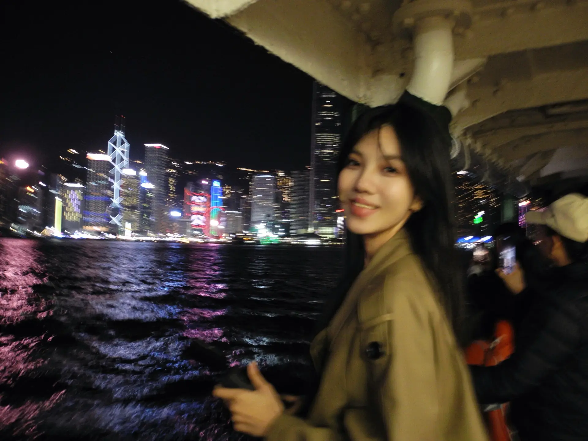 當我真正站在維多利亞港的時候，我才不會在乎你有沒有回我信息