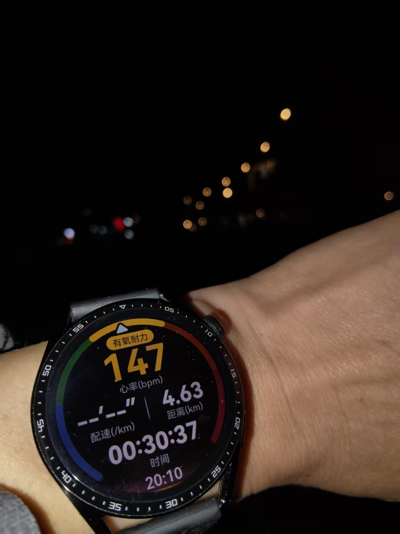 四十多岁异乡打工老男人夜跑第六天。4.6公里。早餐中餐晚餐。人要学会改变自己，而