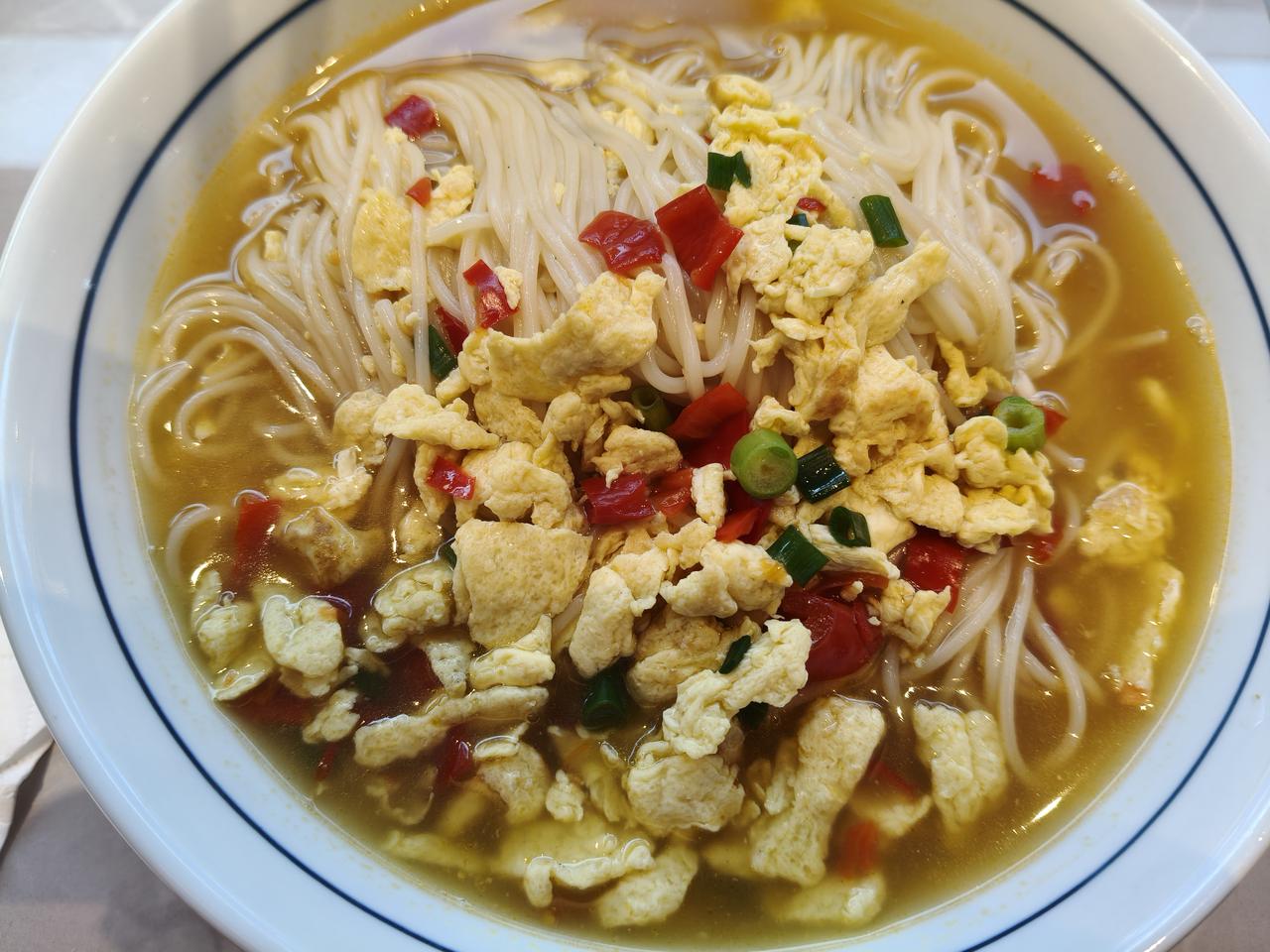 新年的北京笫一顿饭！
没有水饺，只有面条！
吃饱为主，一大碗面条！
吃的面条
想