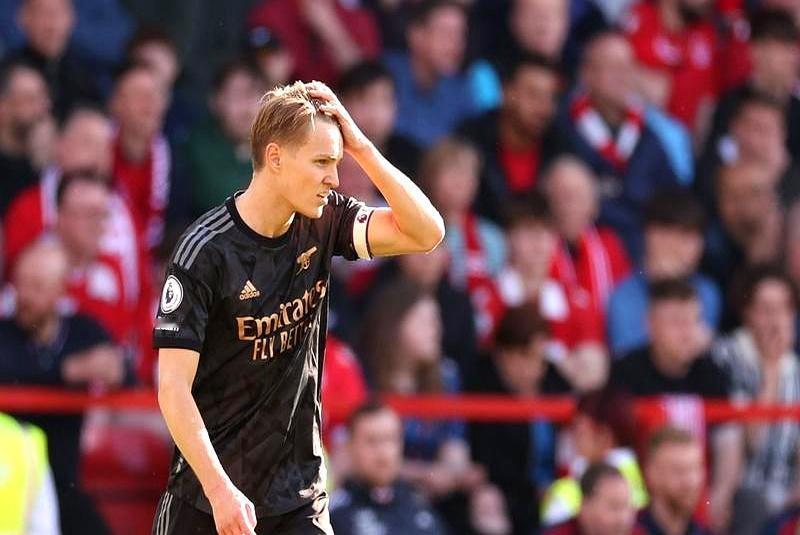 厄德高英超只进1球，评论区炸了：“假队长，卖掉！”
 
手机被骂到发烫。一部分人