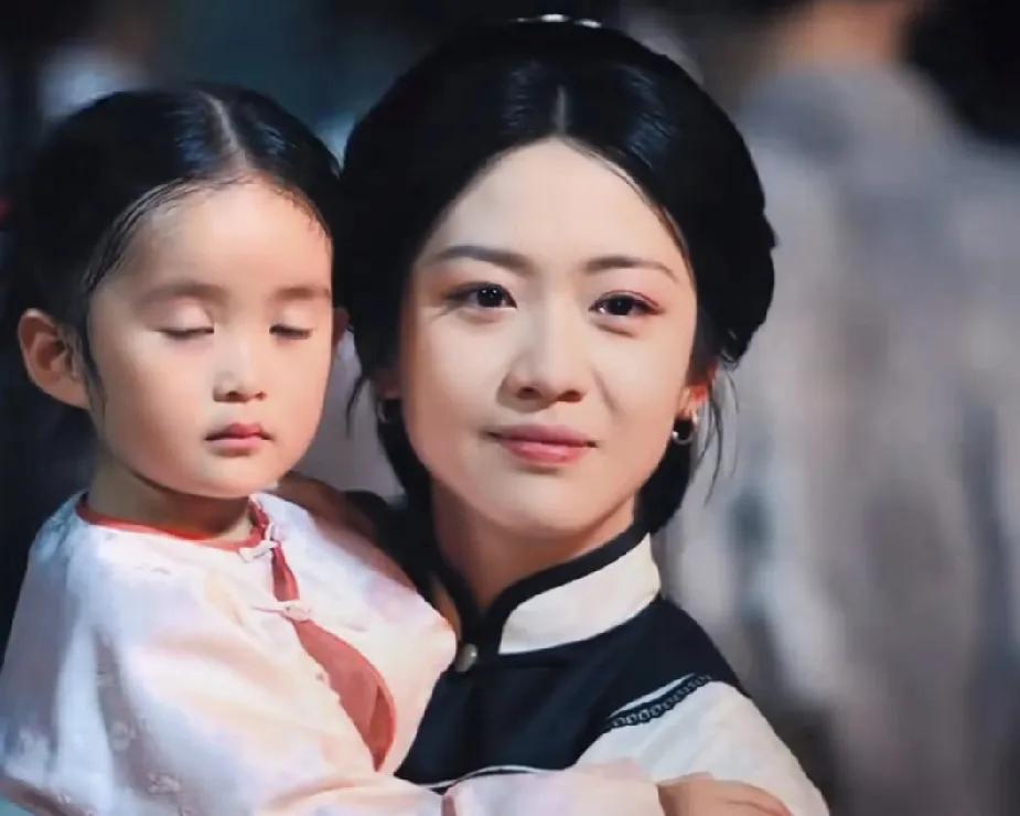 大生意人结局，有人说白依梅很无情，那么急着走肯定找好下家了。
开始的时候为了李成