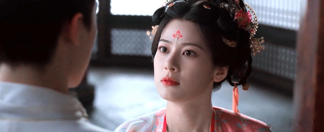 赵昭仪市井江湖美人 扎根市井不失坦荡，身处俗世不忘侠义，赵昭仪演活严馥之，诠释何