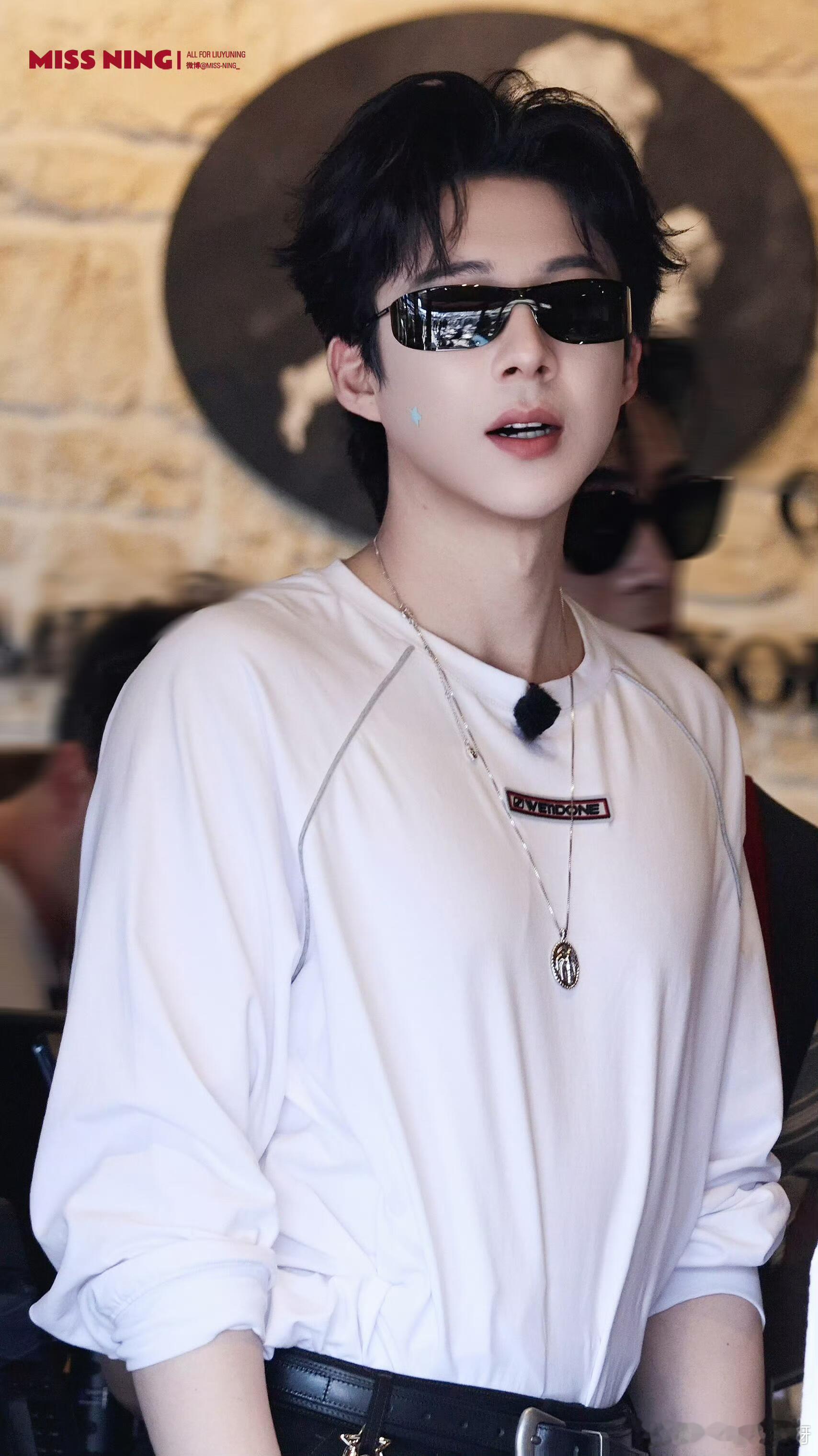 哥，晚安。明天见。cr:见水印。 