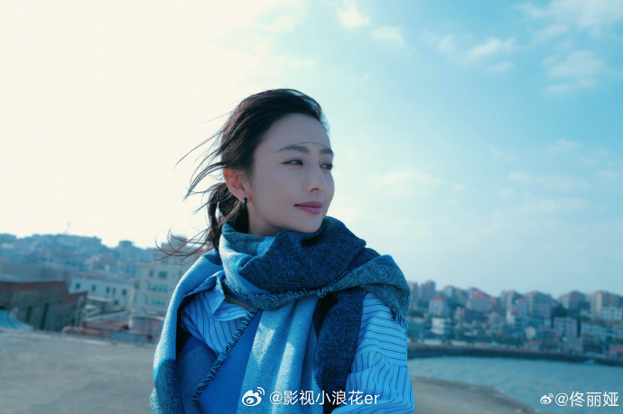 董璇力挺佟丽娅！为其新剧《轻于鸿毛》发声宣传，姐妹情深太动人，也让更多人关注到这