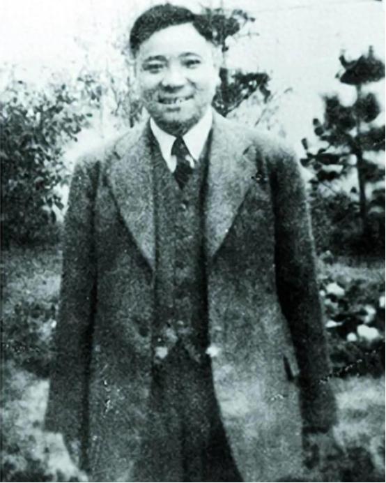 1939年，五重间谍袁殊被76号逮捕，李士群要他招供，谁知他一点不慌，反而淡定地