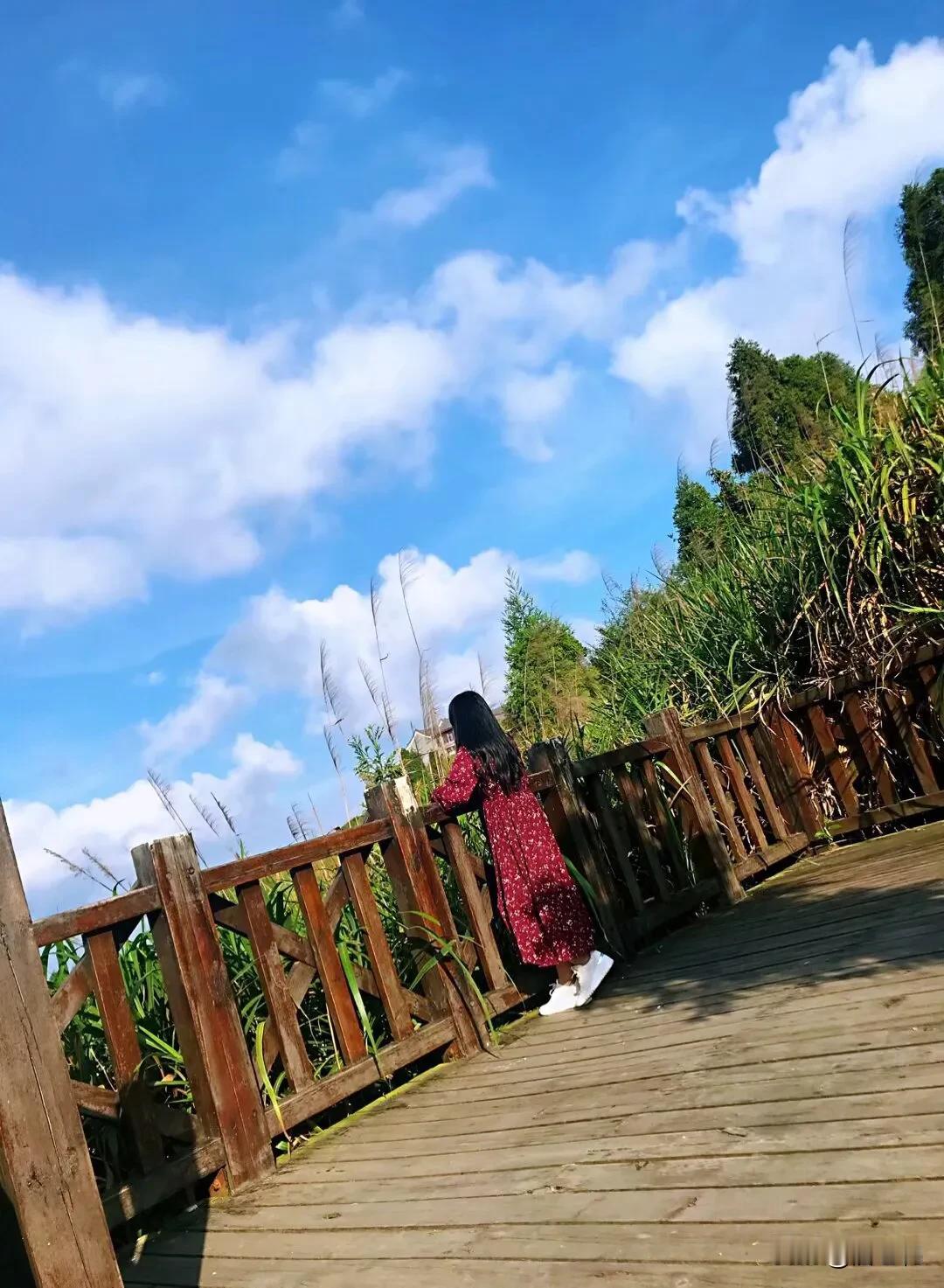我公公就是老牛吃嫩草，娶了比自己小18岁的媳妇，我公公可以说把我婆婆宠得让人烦，