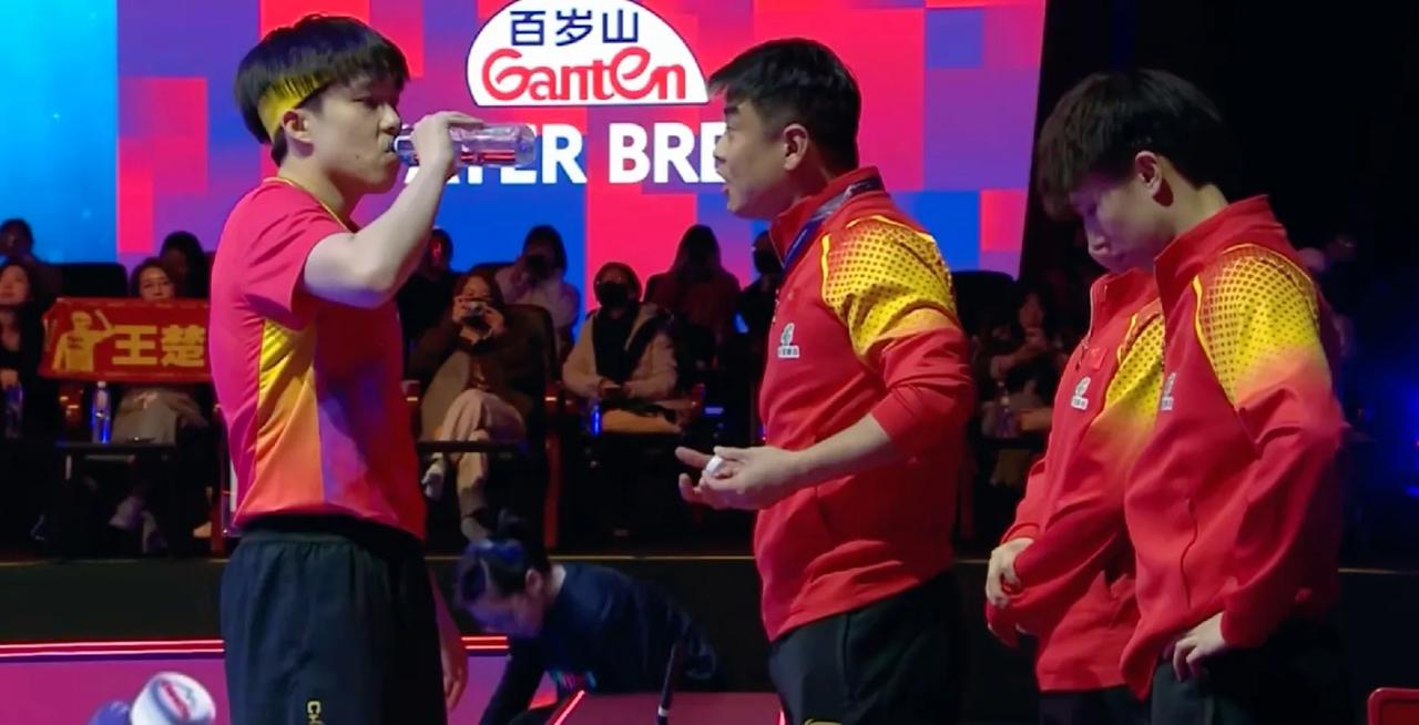 #釜山世乒赛团体赛# 王楚钦3-0阿德里安·拉森福斯。第二局比较戏剧性！
第二局