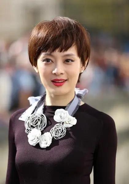 郝蕾和孙俪都很好看，两个人是两种不同的美，没有绝对谁更美。

郝蕾；她是浓烈风情
