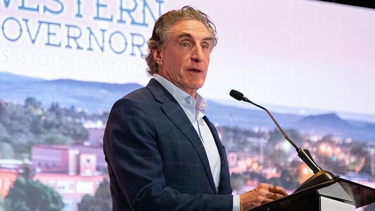 美内政部长：美国将继续把能源作为向其他国家施压的杠杆

俄罗斯卫星通讯社 202