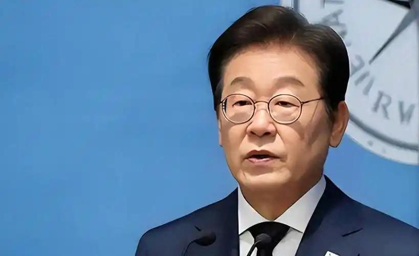 日本在名古屋亚运会上这么一闹，反倒好了。
 
本来很多人快忘了丰臣秀吉干过啥，现