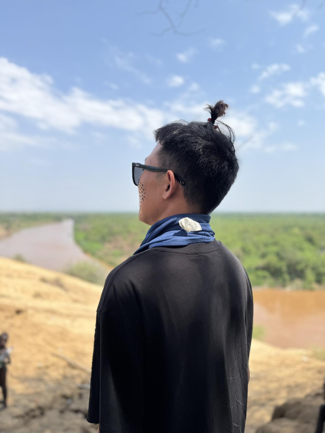 不要和任何人较劲，没人值得你消耗自己，这世界万物最没意思的就是人