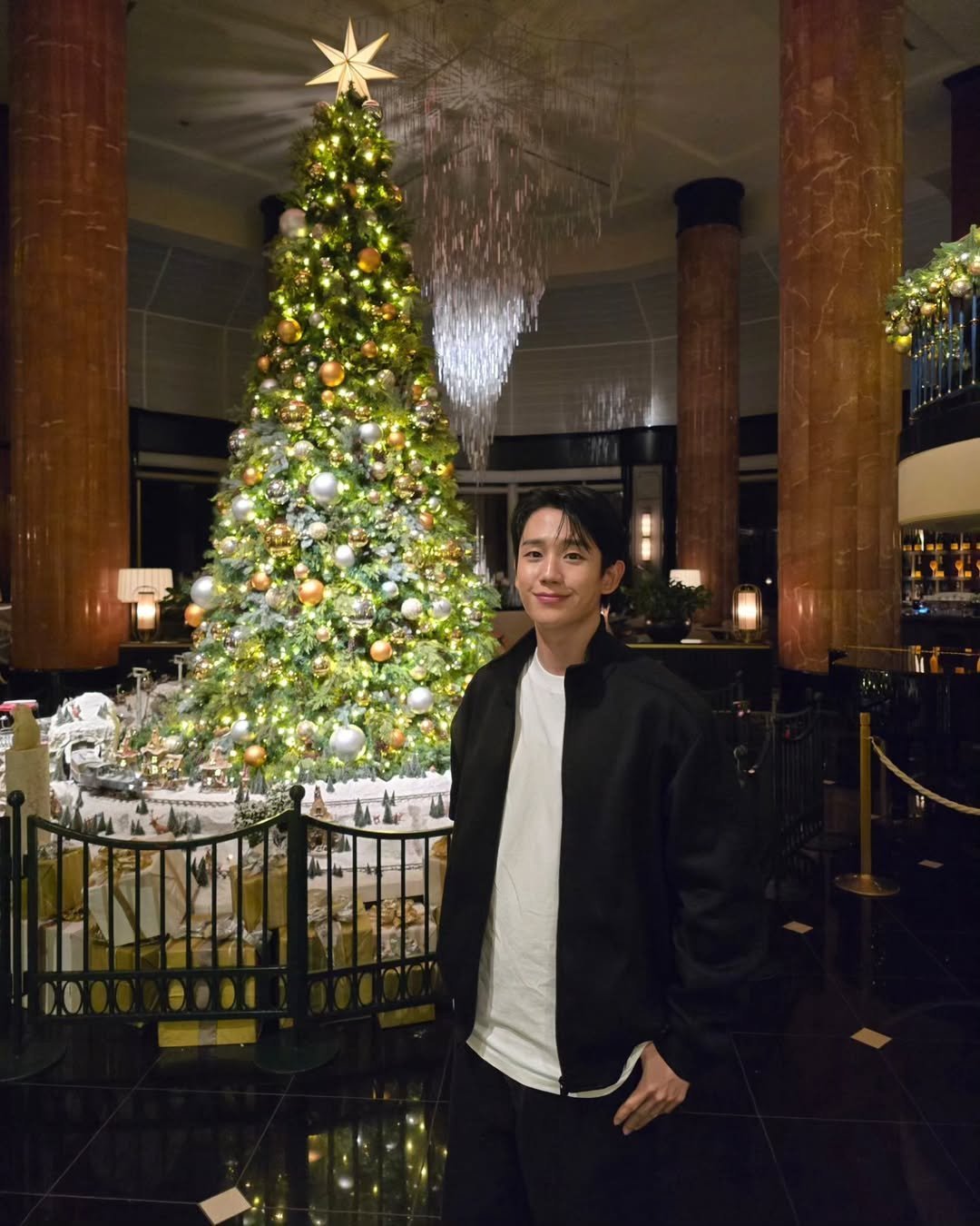 丁海寅[超话] 圣诞节快乐🎄🤶🏻cr holyhaein 