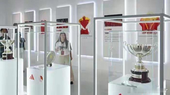 中国女排三代核心共话精神传承三代女排核心齐聚，共话精神传承。这场世界女排联赛南京