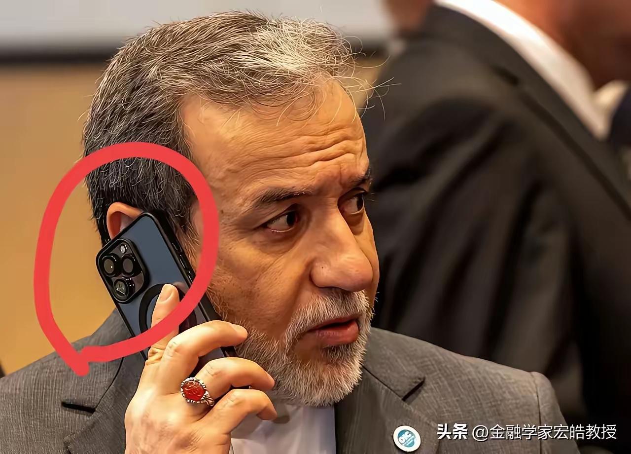 讲悄悄话？
一切都是透明的，如果有人已经盯上你。
连盟友都不放过，区区对手！
这