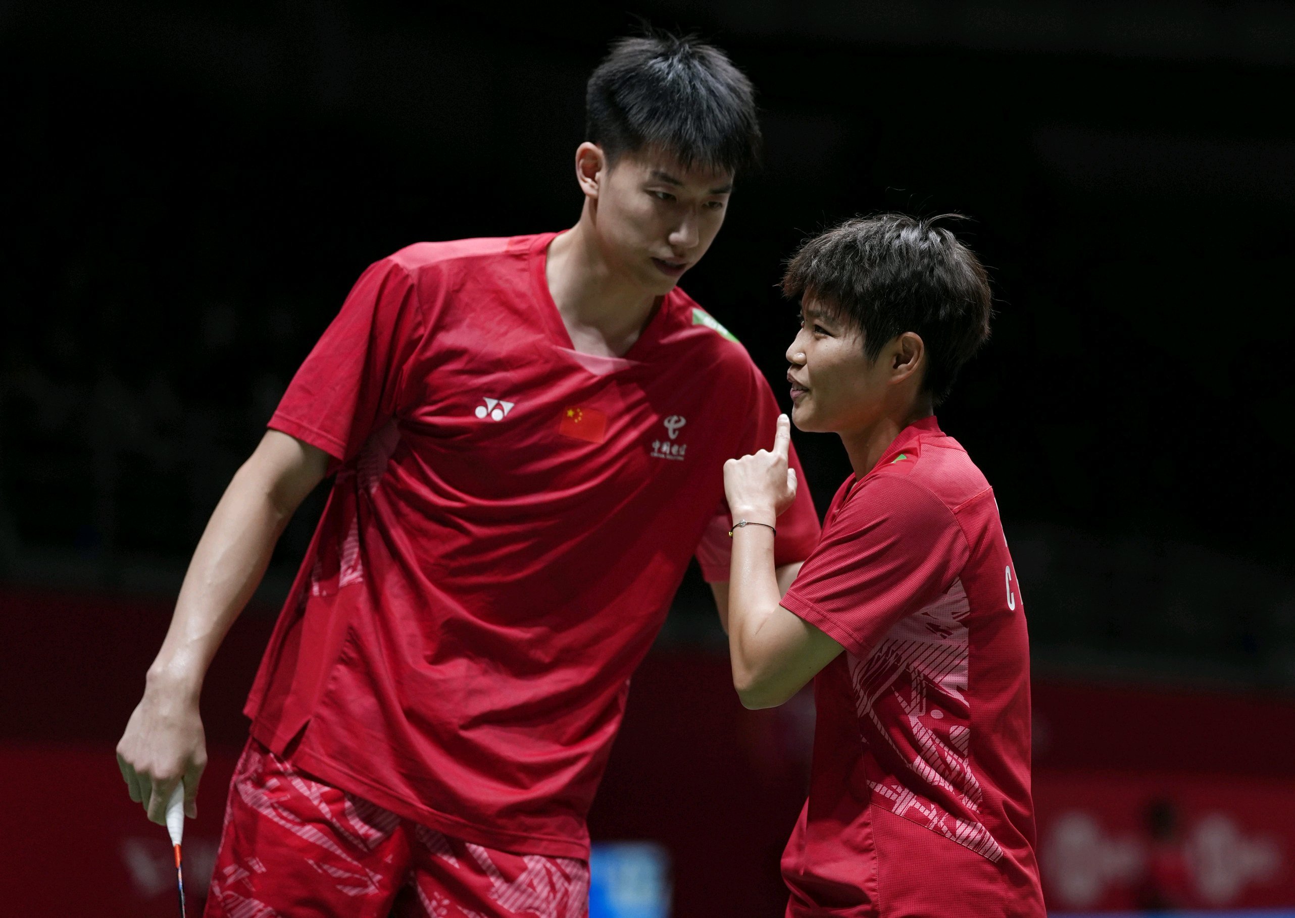 冯彦哲/黄东萍🇨🇳 15-21、21-11、22-20 🇹🇭德差波/苏皮