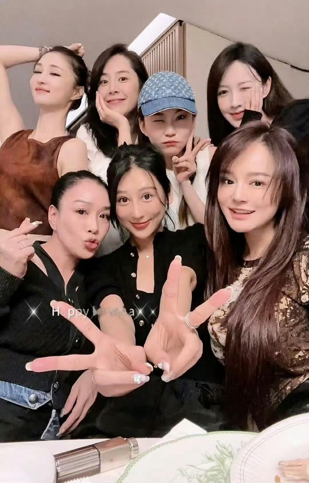 #陈浩民老婆回应叶珂参加生日会# 不明白为啥要骂蒋丽莎啊[摊手][摊手]不就是一