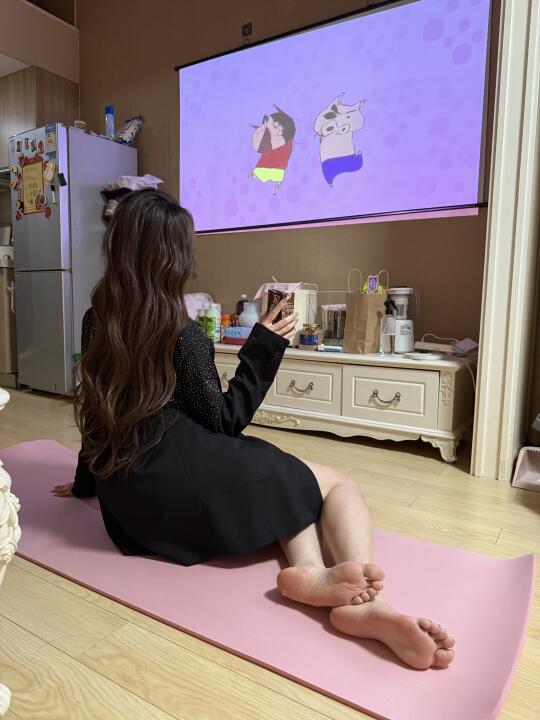 和朋友一起在家练瑜伽啦🧘🏻‍♀️